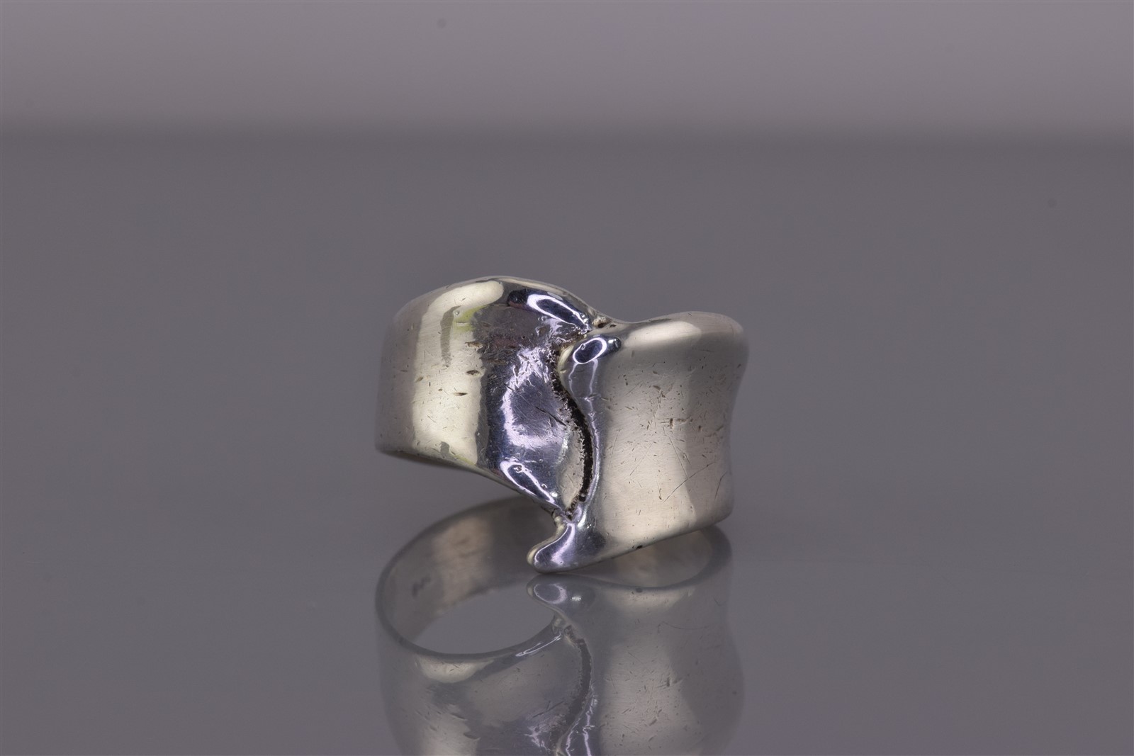 Sterling Silver 16mm Swirled Ribbon Wrap Chevron Band Ring 925 Sz: 9