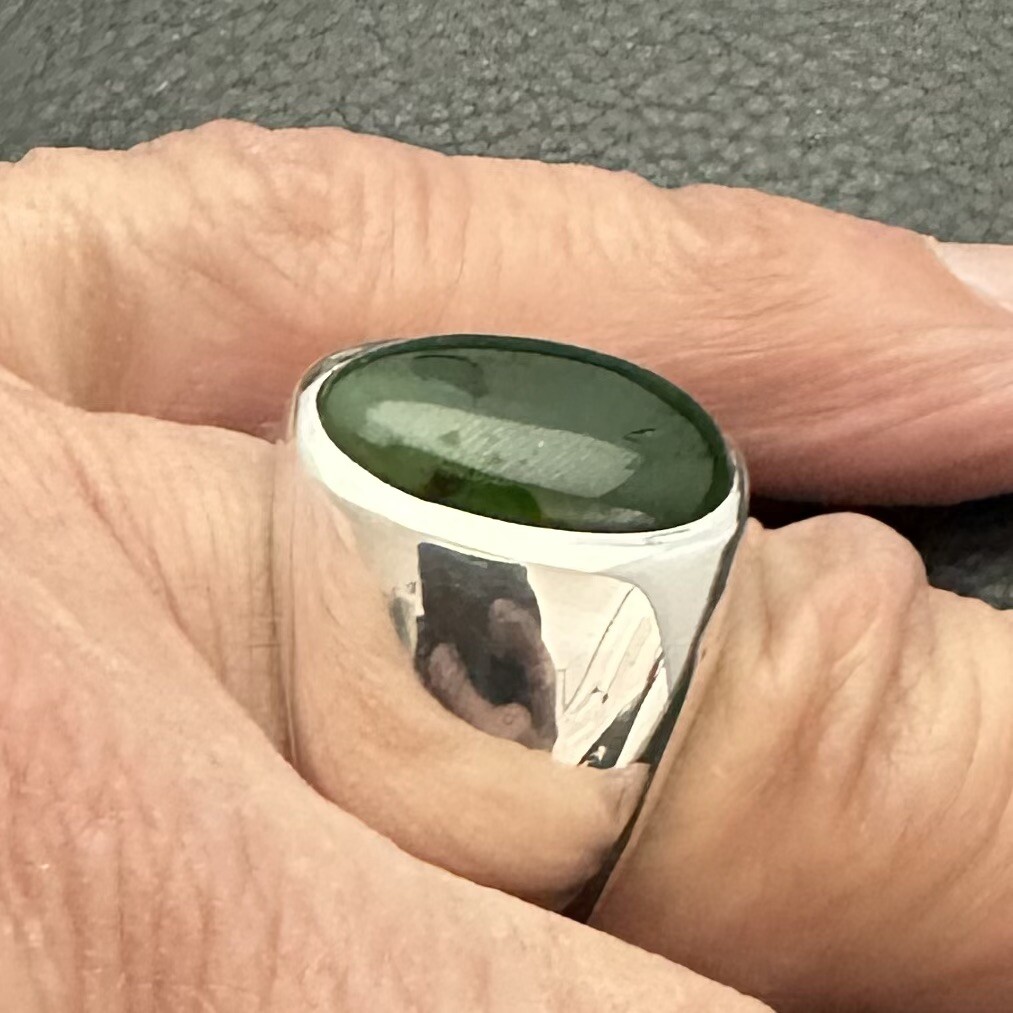 MJG STERLING SILVER MEN’S RING. 18 x 13mm NEPHRITE JADE CABOCHON. SZ 10 1/2.