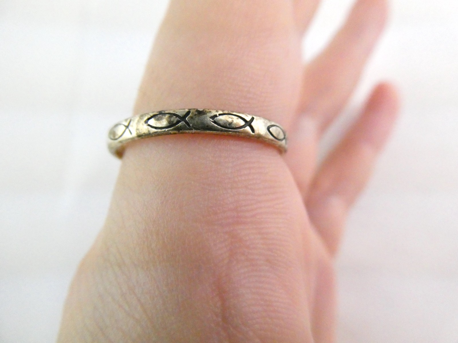 Wheeler Manufacturing Sterling Silver Icthys Fish Motif Band Ring Size 10.25 925