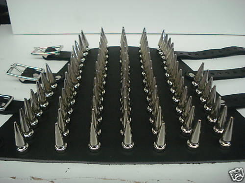 LEATHER SPIKE ARBAND.(MDLG0014)….. SARGEIST