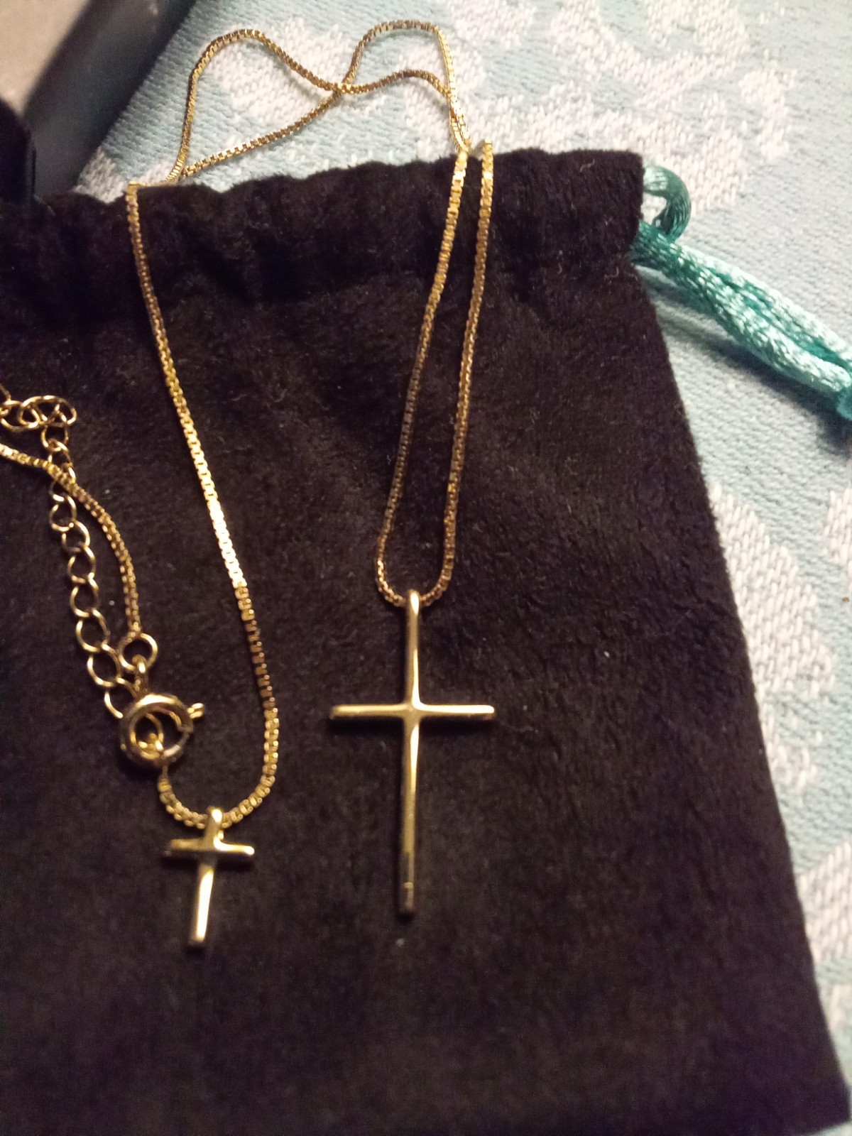 Beaux Bijoux 7-1/2″ Goldtone Cross Necklace