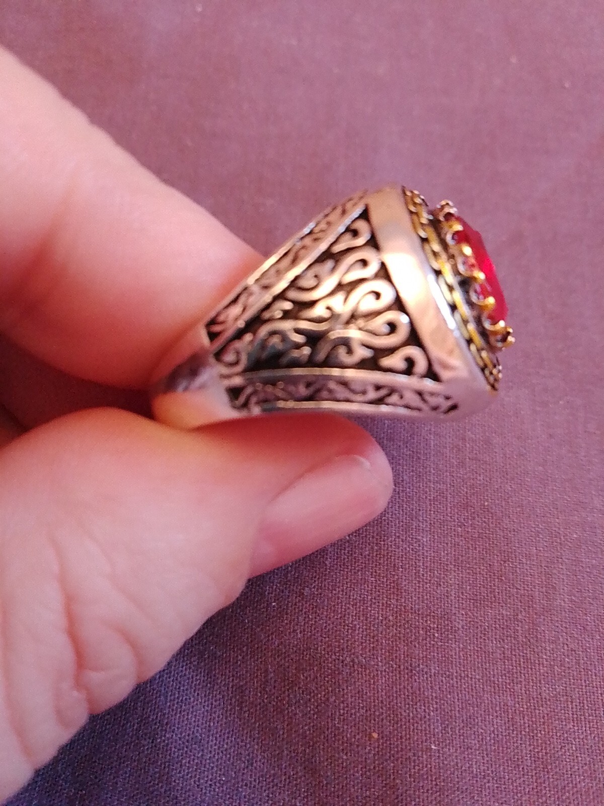 Unknown Metal Possibly Silver Alloy And Red Plastic Gem Oval Cut 3.8ct