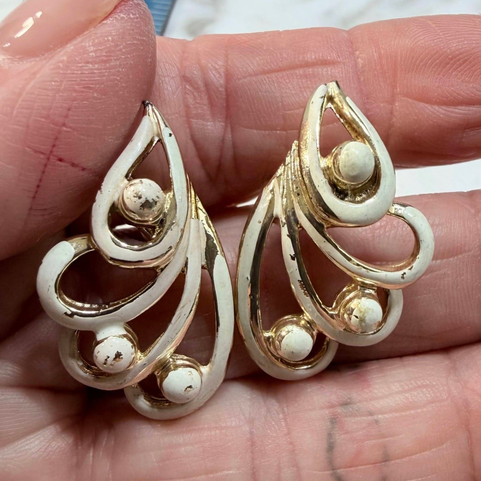 Vintage Coro Cream Enamel Gold Swirl Clip On Earrings Shabby Chic Distressed