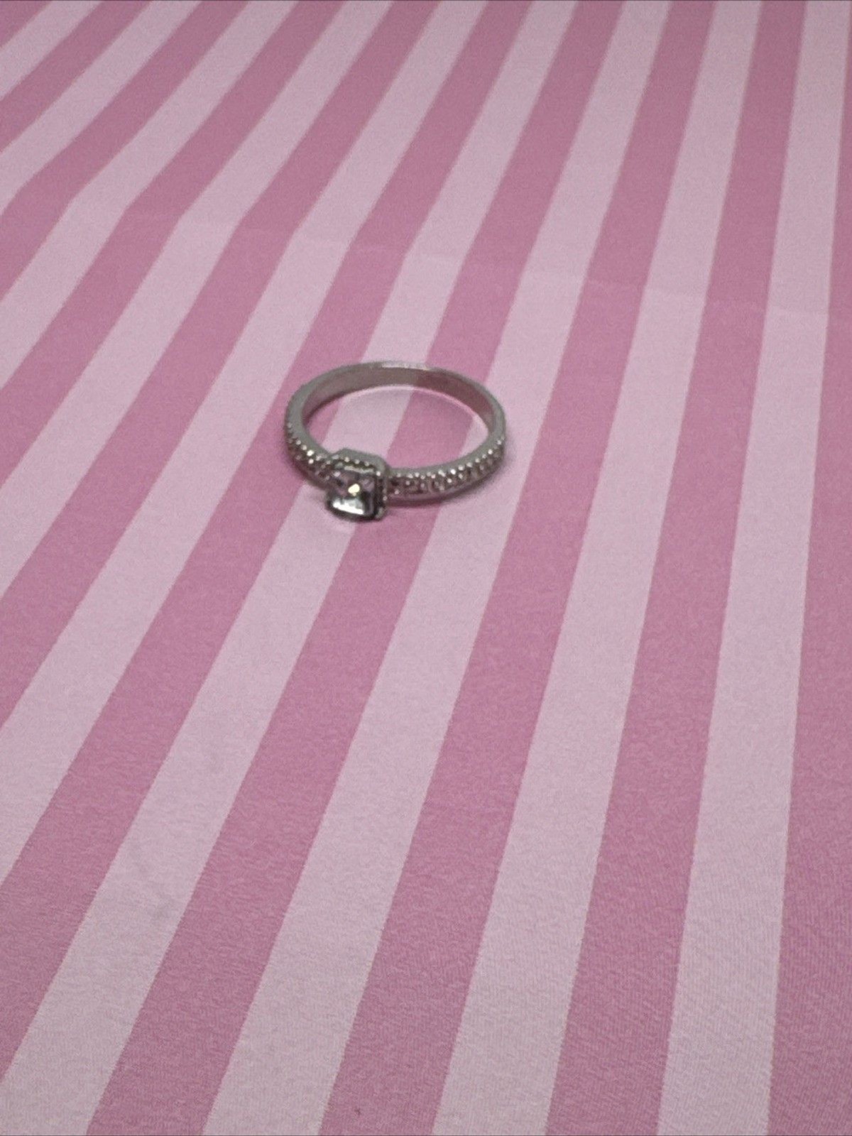 Size 7 Womens Fashion Ring Faux Diamond Minimalist
