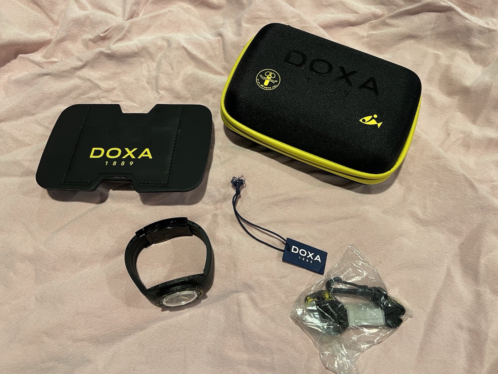 DOXA SUB 300 U.S. Divers Aqua Lung Carbon Diver 42mm Box and Papers