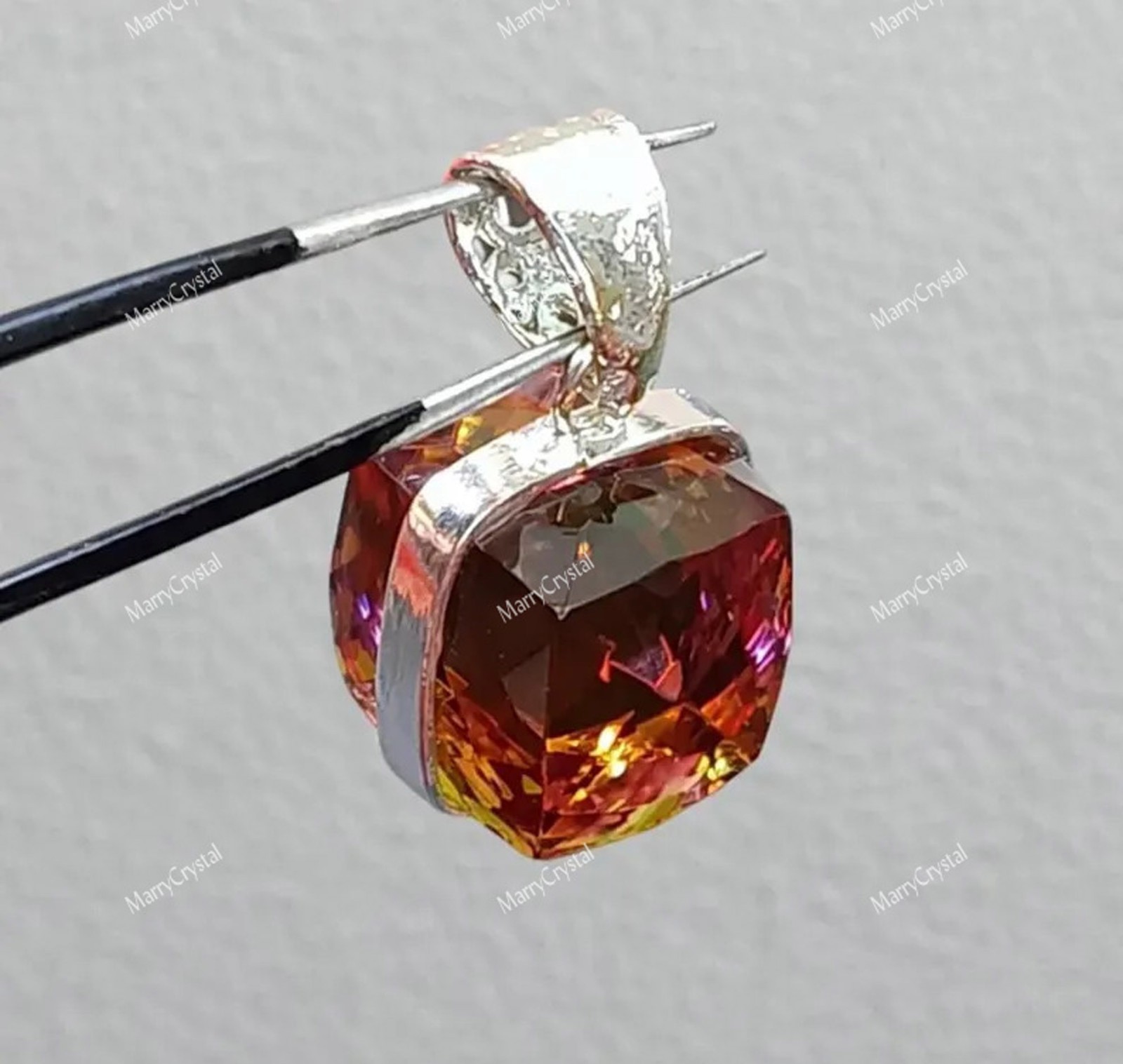 70 Ct Lightshift Pendant Color Changing Zultanite Glass Cube Cut Loose Gemstone