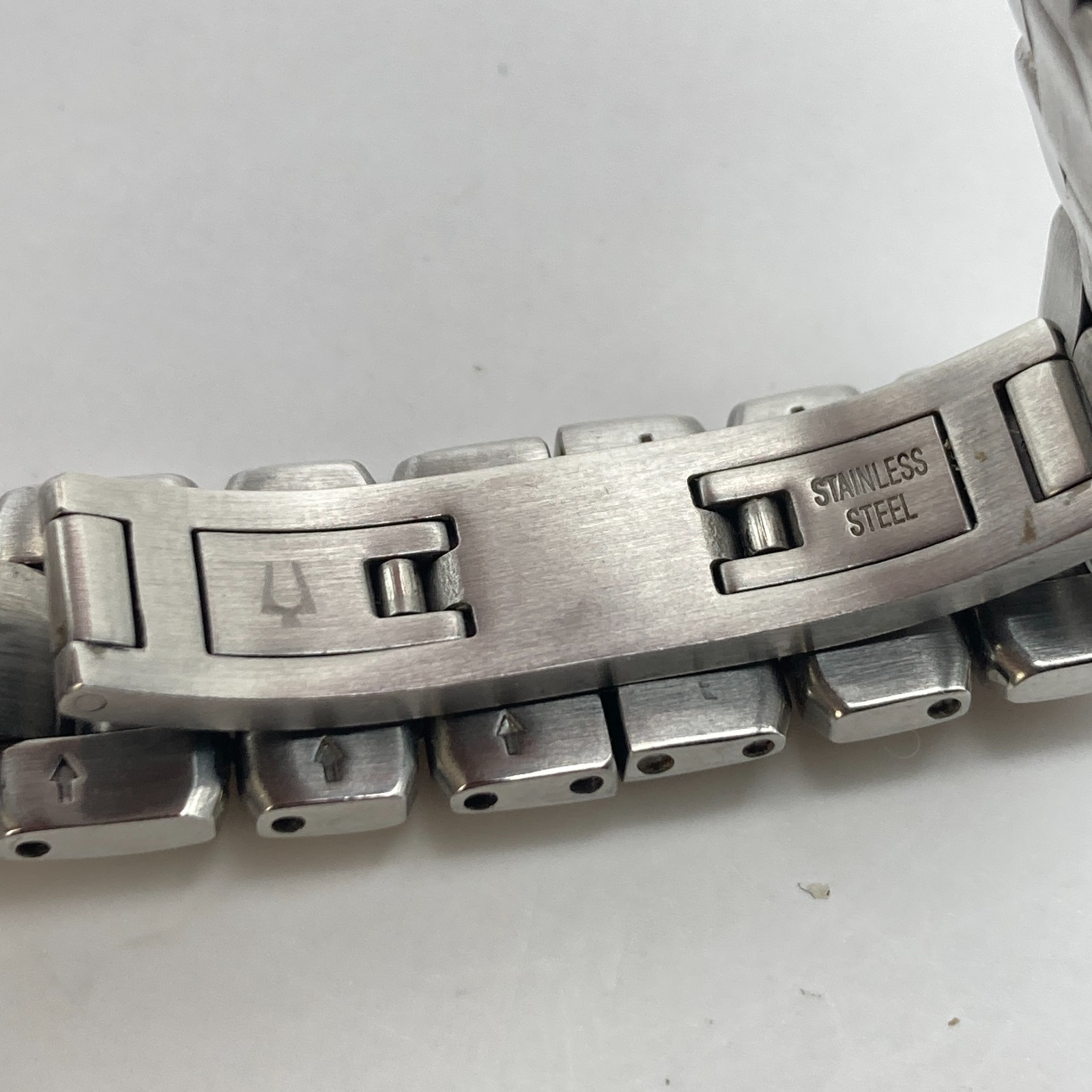 Bulova Women’s Watch Silver Rose Gold Tone FLAWED CRYSTAL 98L153 New Battery 7″