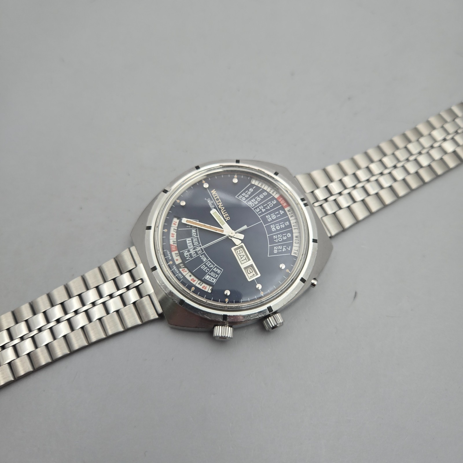 Vintage Wittnauer 2000 Men’s Automatic watch W102 perpetual calendar 1970s
