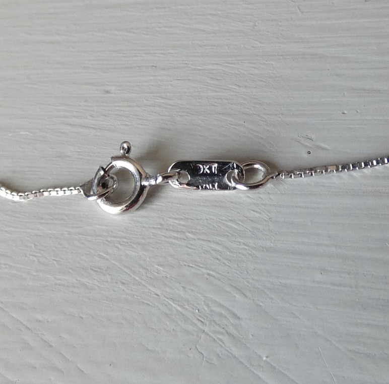 9ct White Gold Pendant Necklace Clear Stones 375 Box Chain 16″ Wave Ribbon