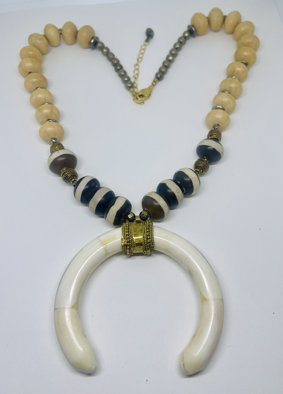 Vintage Betsy Pittard Designs BPD Horn Wood Acrylic Beaded Necklace Boho Bliss