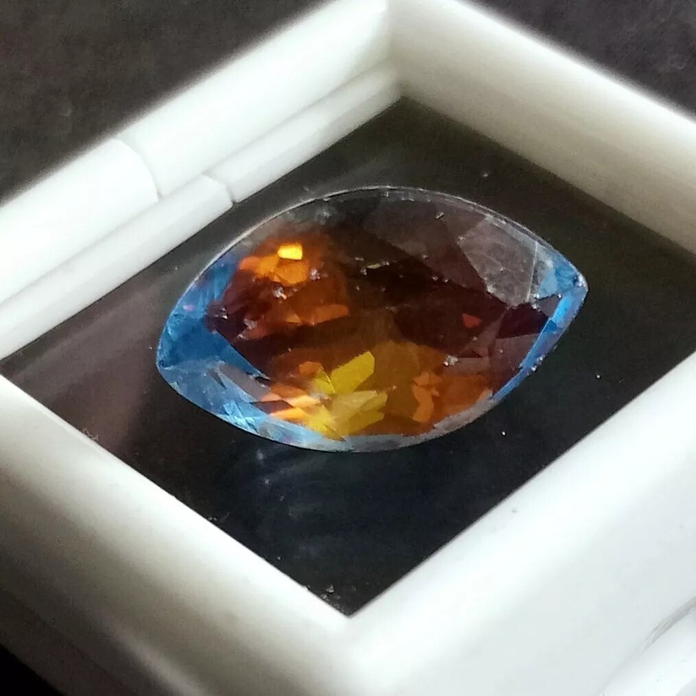 Pitambari Sapphire Marquise Cut 10-12 Ct Bi-Color Natural EGL Certified Gemstone