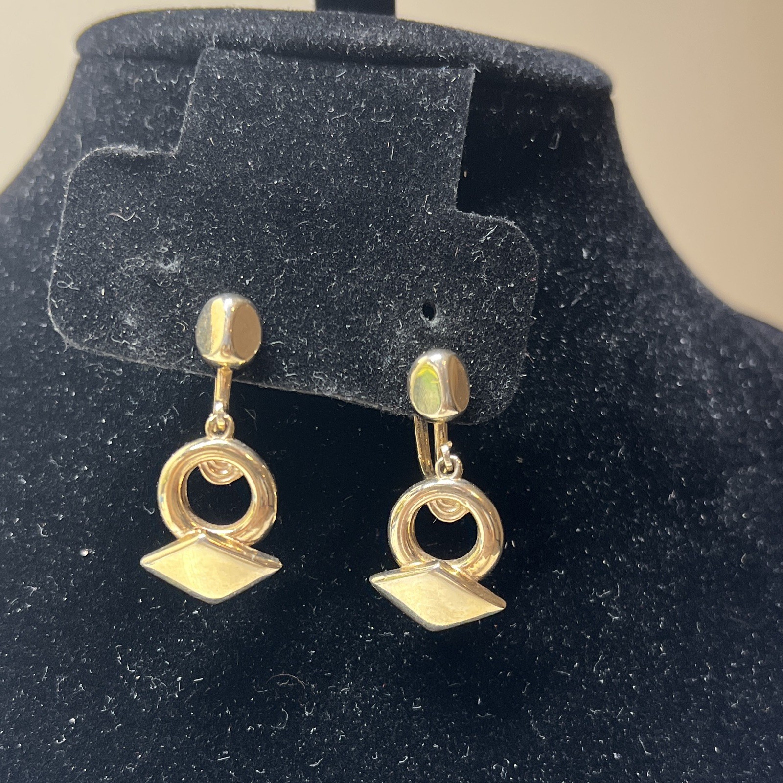 Gold Tone Black Metal Geometric Dangle Drop Earrings Screw Back Clip-On