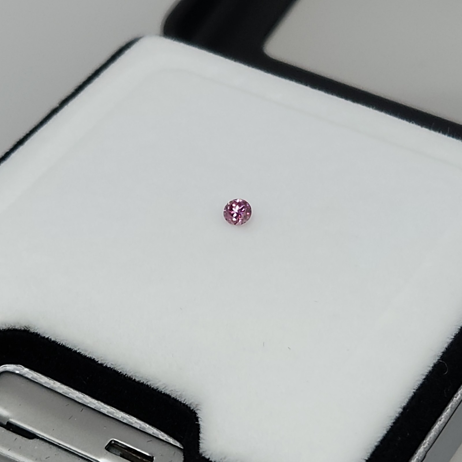 Argyle Pink Diamond, Round 0.07ct Fancy Vivid Purplish Pink, GIA & Delta Cert.