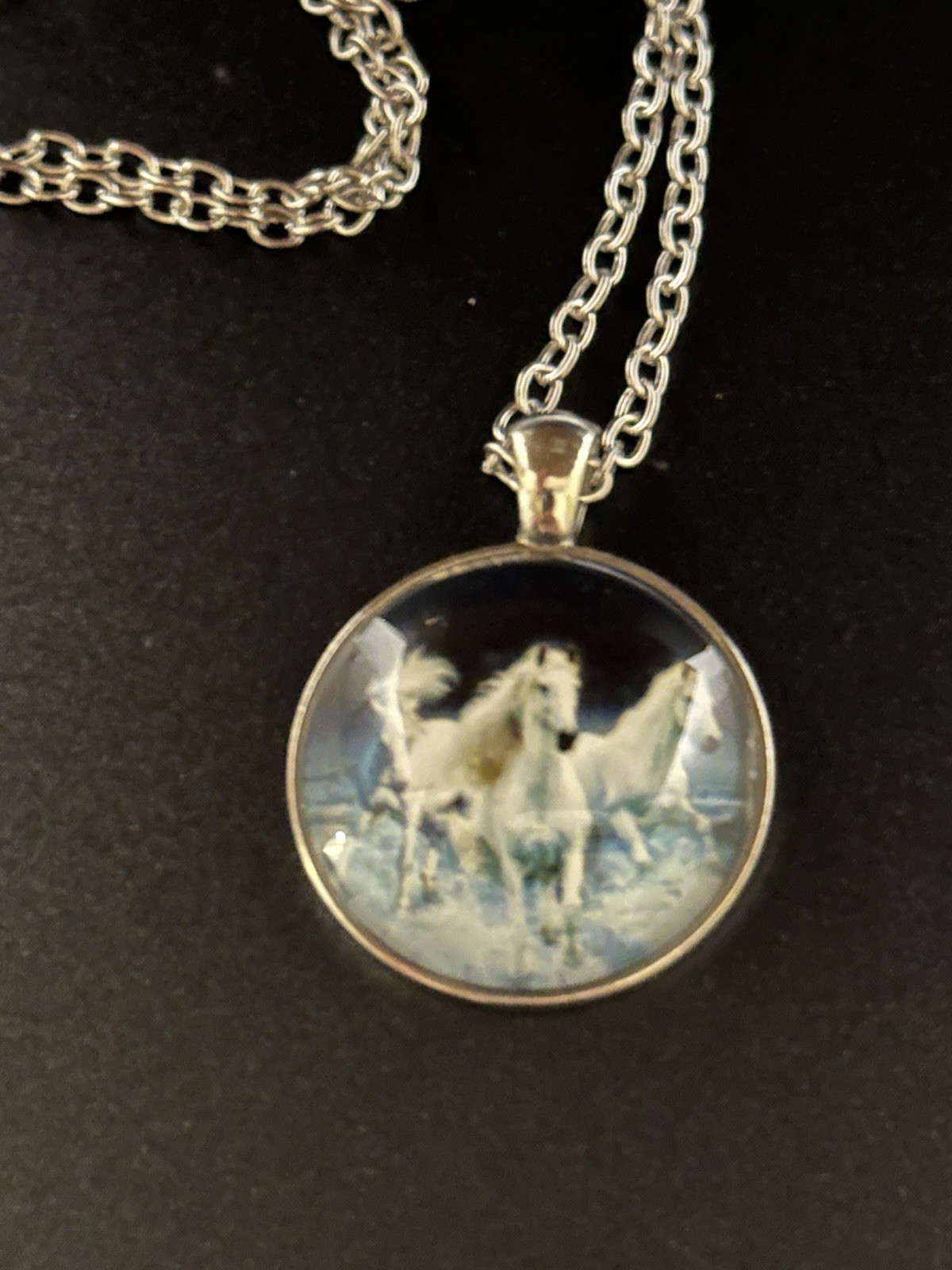 Running White Horses 20″ Silver Necklace Lobster Claw Lock. Makes A Cute Gift.