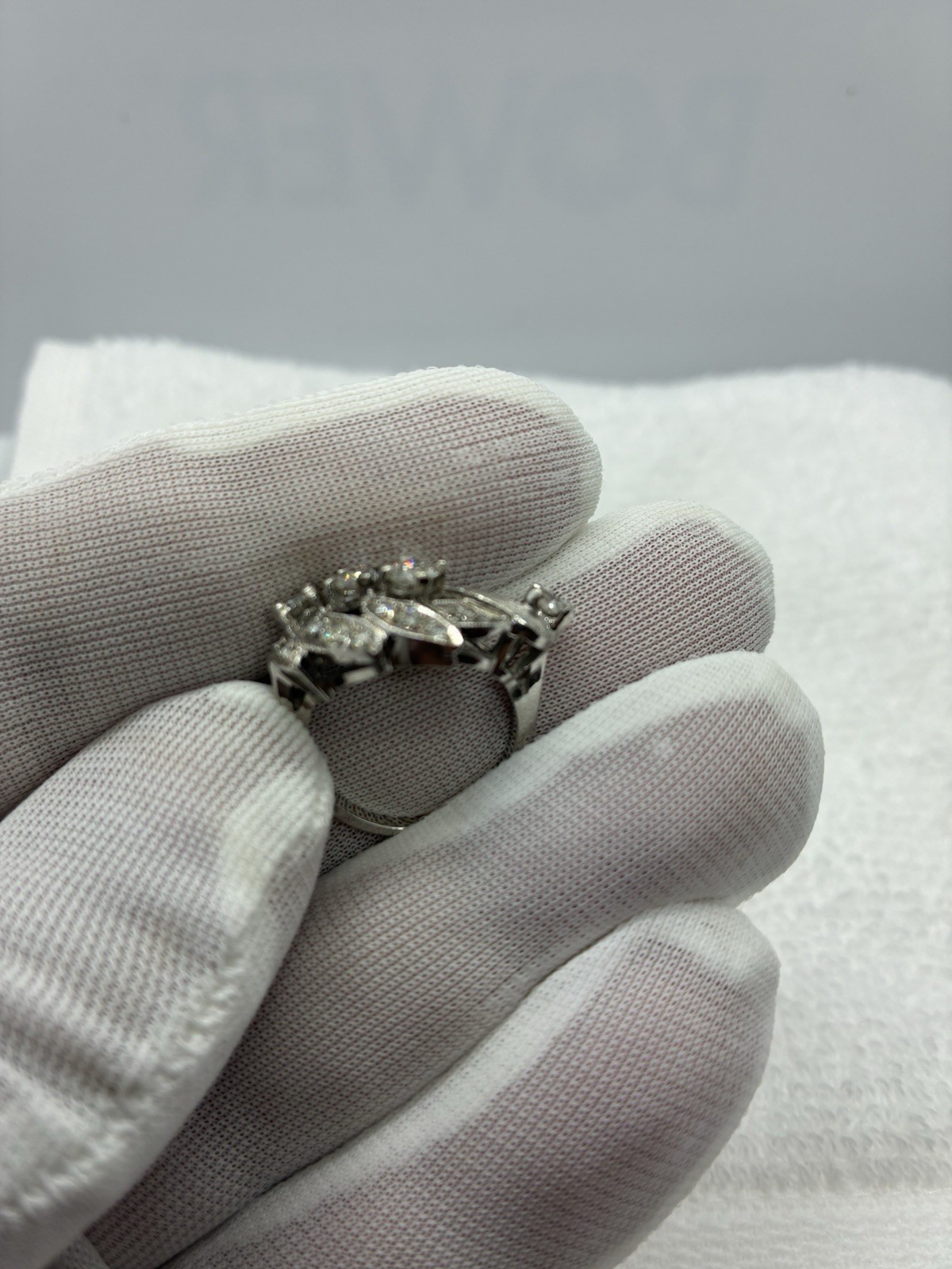 LADIES 14K WHITE GOLD DIAMOND RIGHT HAND RING UNIQUE LEAF/FEATHER DESIGN