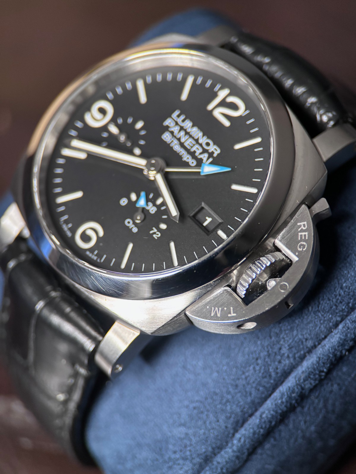 Panerai Luminor Men’s Black Watch – PAM01360