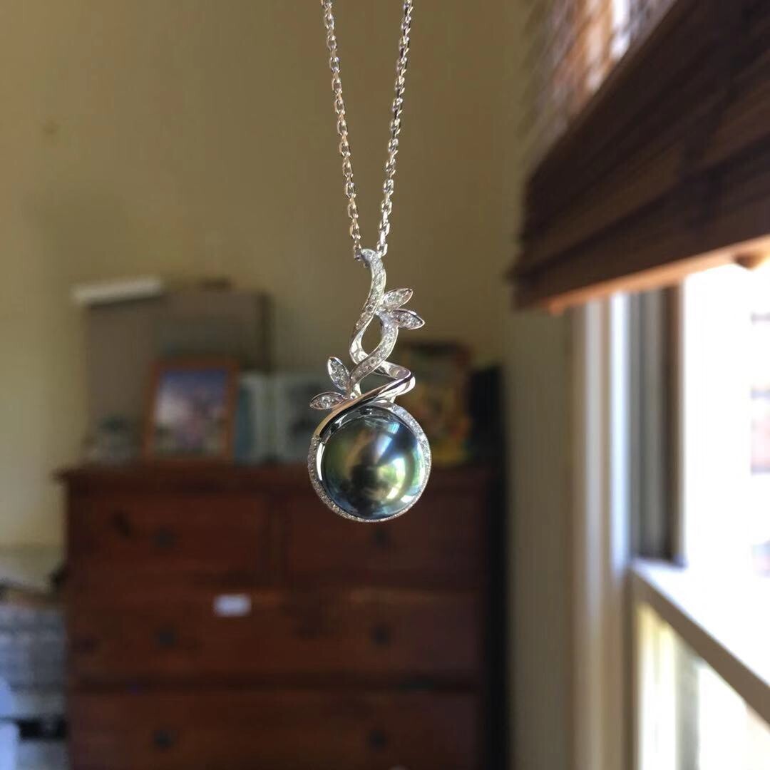 11.1mm Top Luster Peacock Black Tahitian Pearl 0.185cts Diamond 18k Gold Pendant