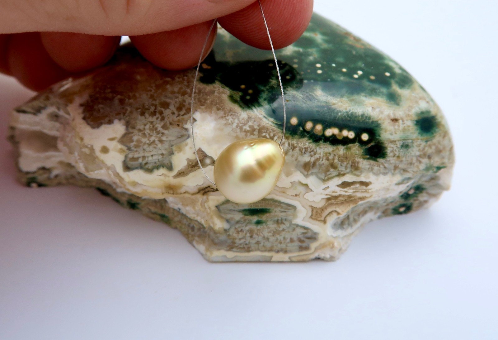 EXOTIC GENUINE METALLIC GOLD SOUTH SEA PHILIPPINES CULTURED AA+ PEARL – 10.8mm