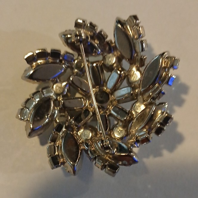 Sparkly Vintage like Silver Tone Clear Rhinestone Floral Leaf Brooch/Pin nice.