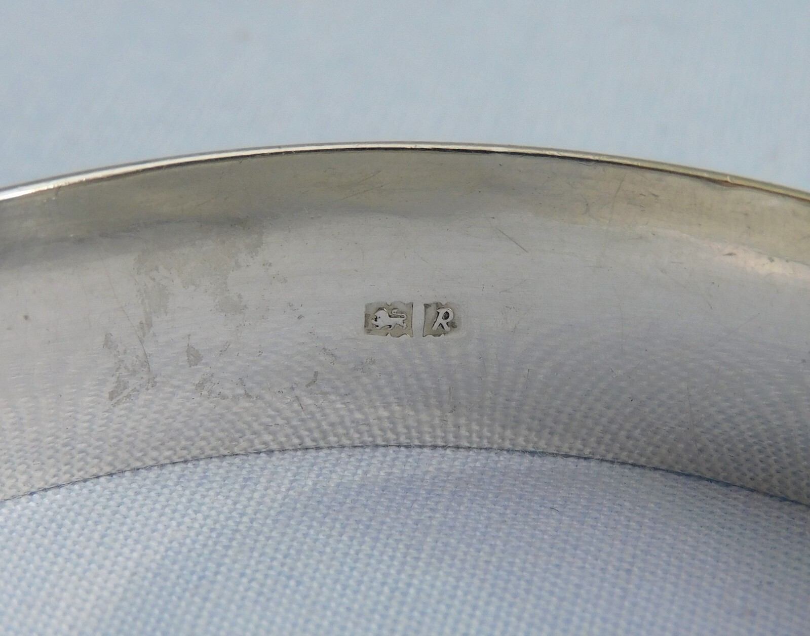 CPS BIRMINGHAM 1966 HALF ENGRAVED SOLID STERLING SILVER HINGED FLORAL BANGLE