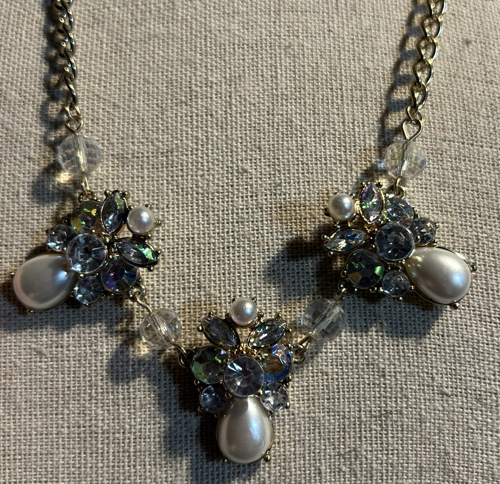 Charming Charlie Gold Tone Necklace And Earrings 18 To 20 Inch Chain