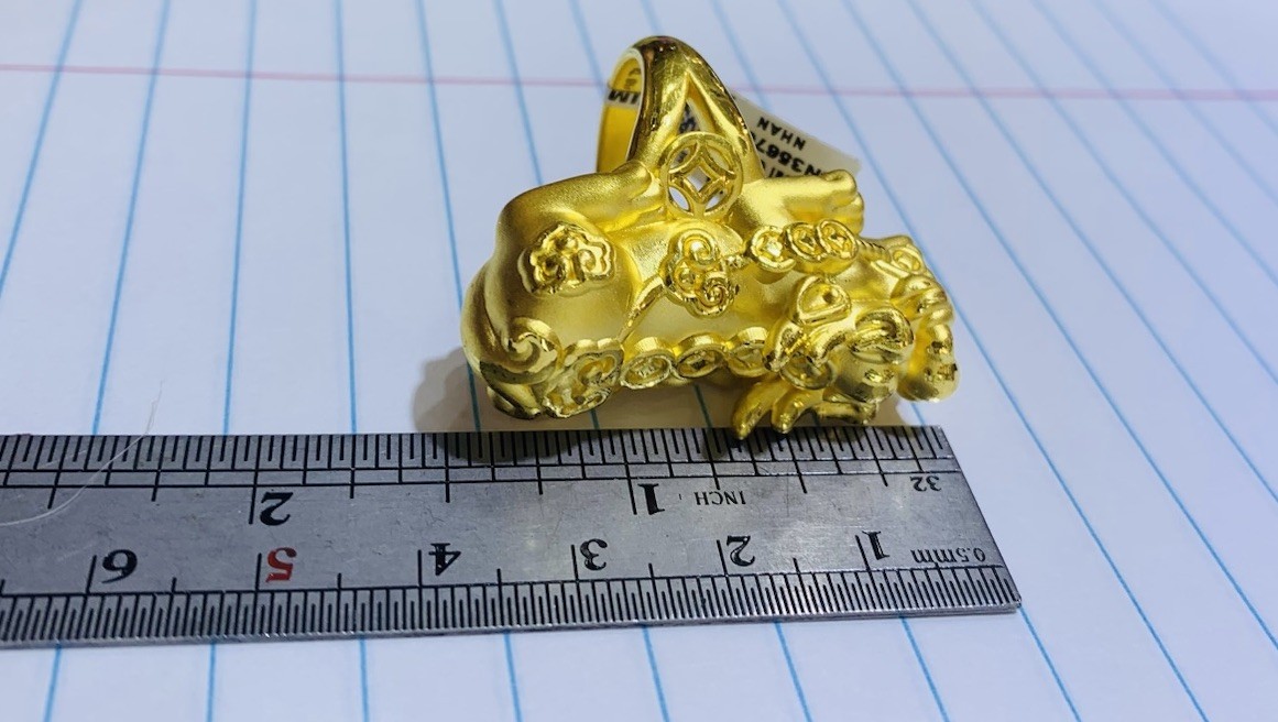 24K Yellow Gold Band 3D Lucky Pixiu Ring9.83Grams 8.5Size (Hong Kong)