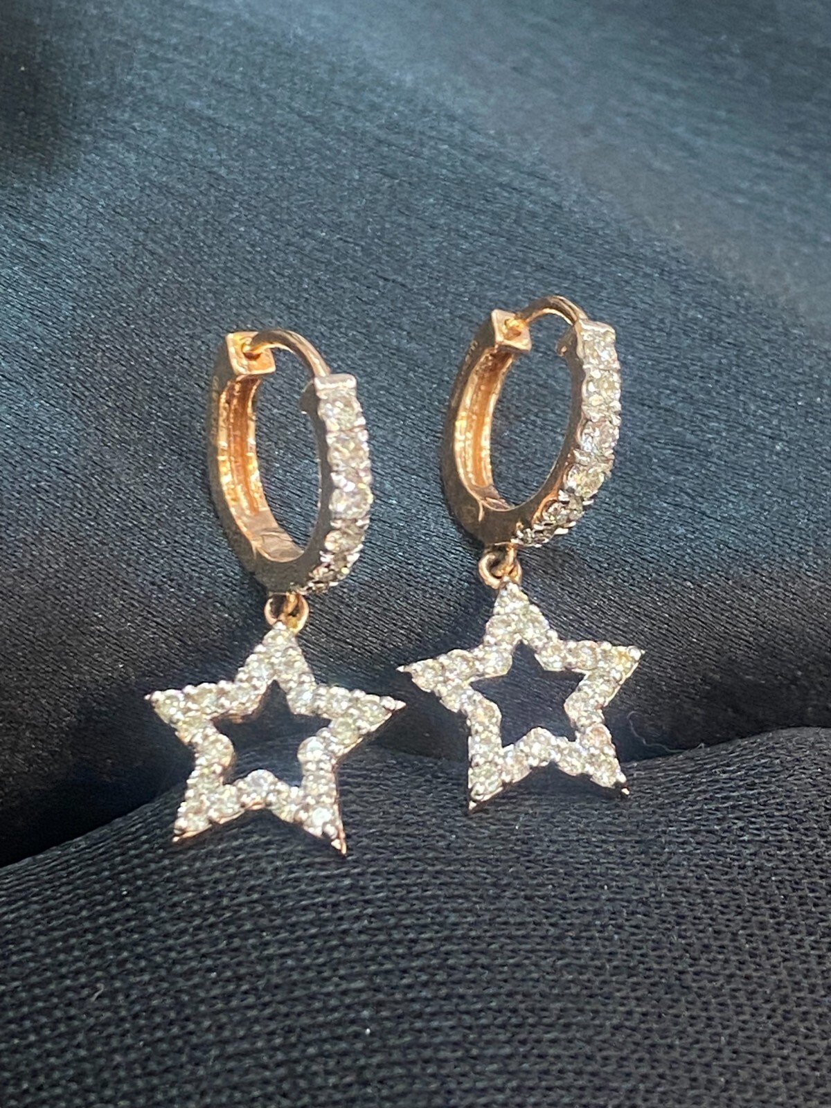 Stunning 0.89 Cts Round Brilliant Cut Diamonds Star Dangle Earrings In 14K Gold