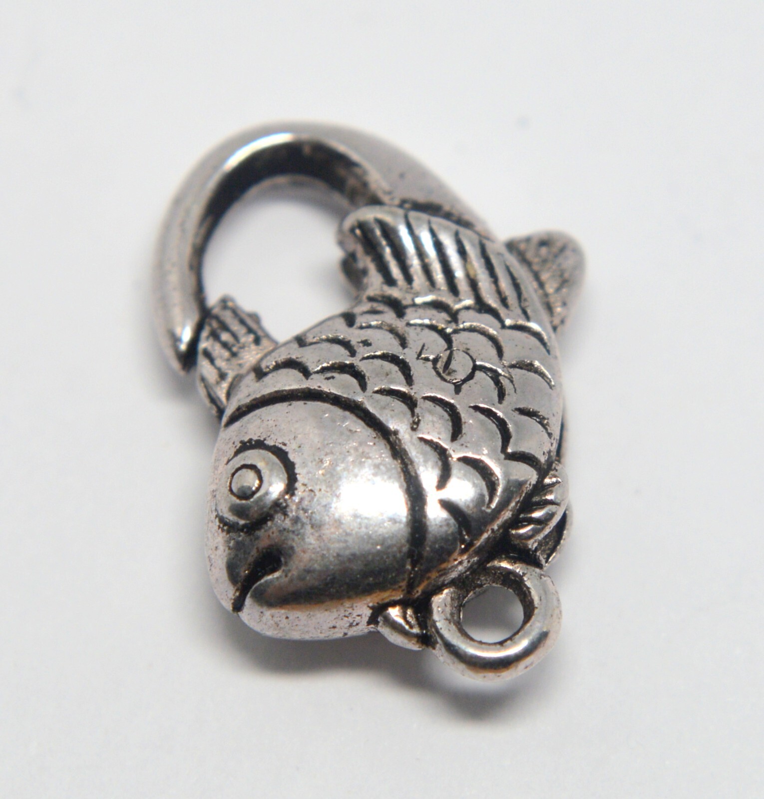 FISH SHAPED LOBSTER CLASP NECKLACE LOCK