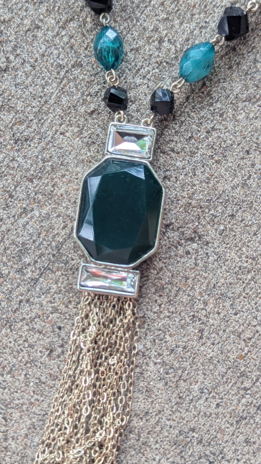 White house black market Silver / Green Crystal tassel necklace 32″ NOS $50 MSRP