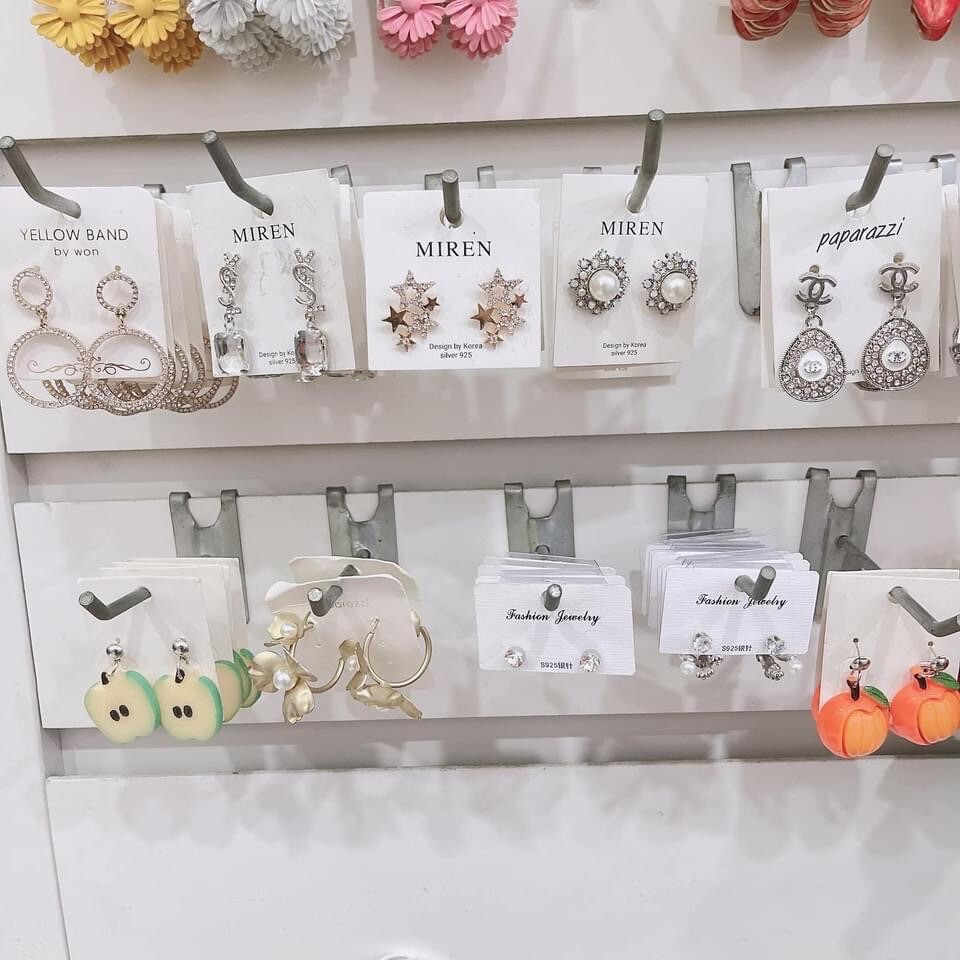 50 pairs of fashion earring. Lot earring