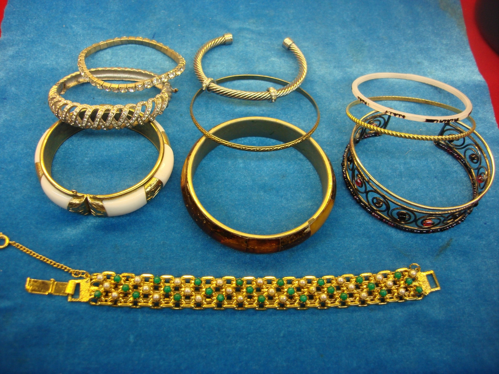 BRACELETS GALORE – 10 PC. LOT OF ESTATE BUY BRACELETS FROM YEARS OF BUYING #77