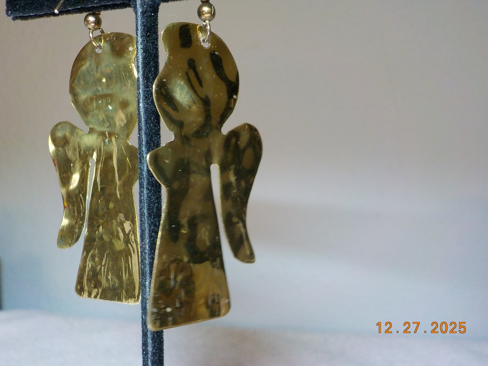 HAMMERED BRASS ANGEL SHAPED HOOK-ON WIRE EARRINGS TOTAL LENGTH 2 3/4″
