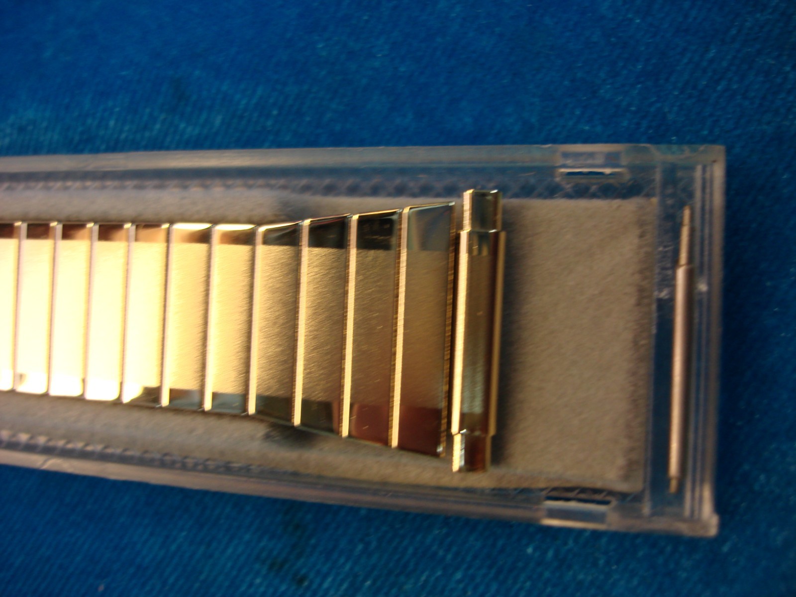 VINT. FLEX-ON BY KREISLER – STAINLESS W/GOLD PLATE WATCH BAND – NOS -16 – 21 MM