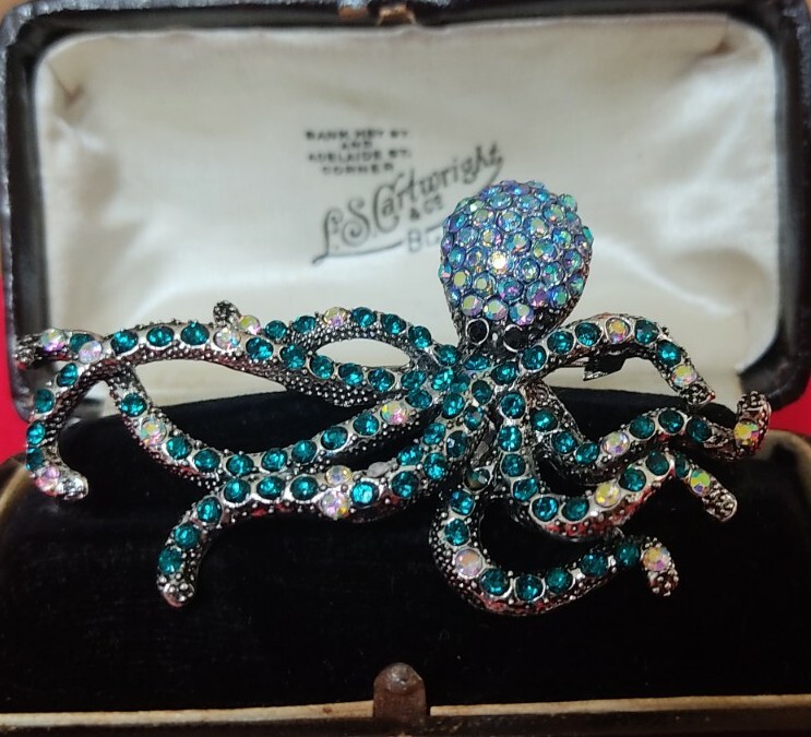 Vintage Style Crystal Octopus Brooch Silver Tone Art Deco Sea Life Brooch Pin