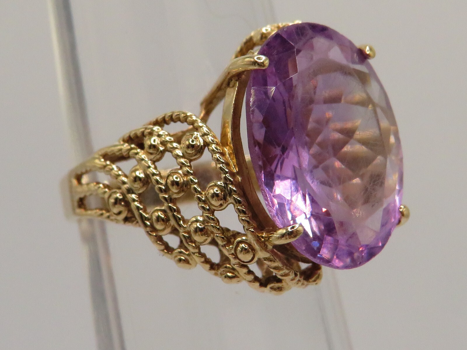 10K YELLOW GOLD RING w 7.2ct AMETHYST in a FILIGREE-STYLE SETTING – SIZE: 7*