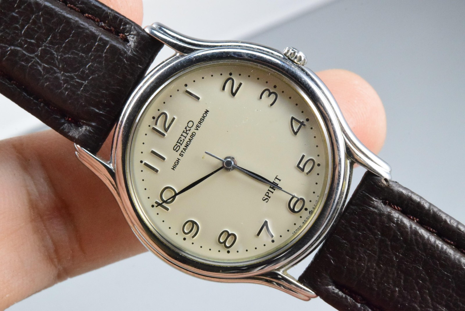 Vintage watch Seiko Contemporary Basic 5E31-6A10 Creamy Men Quartz Round 32mm