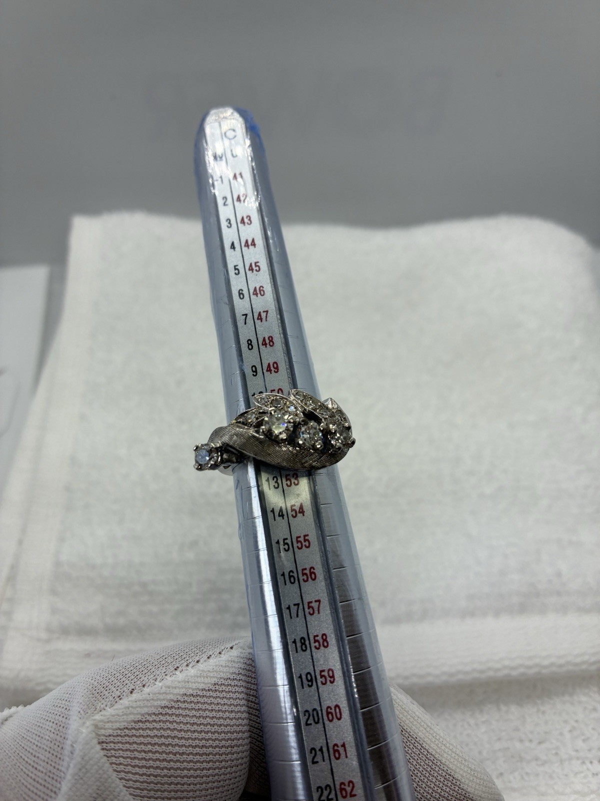 LADIES 14K WHITE GOLD DIAMOND RIGHT HAND RING UNIQUE LEAF/FEATHER DESIGN
