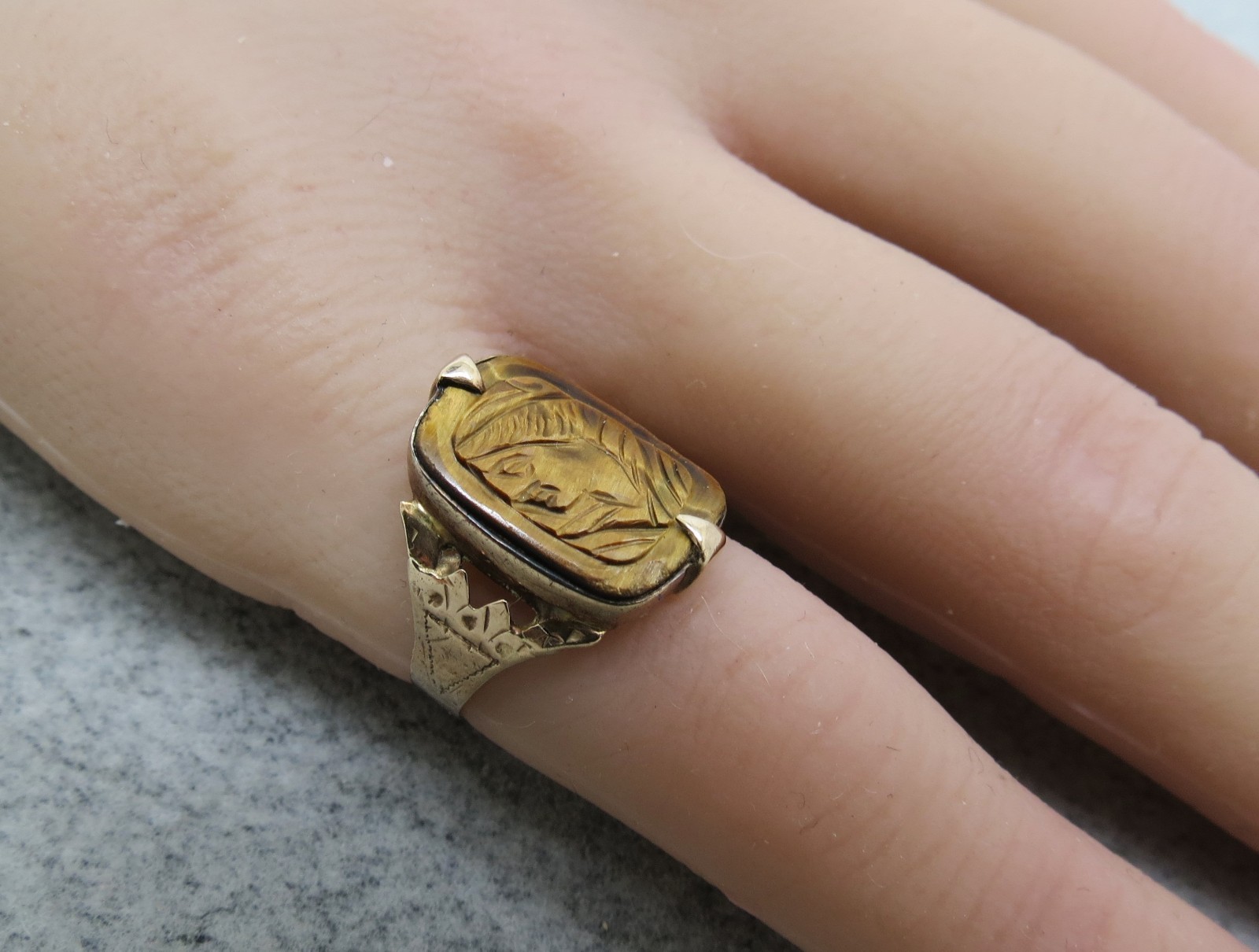 Victorian 10K Yellow Gold Cameo Ring Tiger’s Eye Carved Face Size 5 Pinky 2.52g