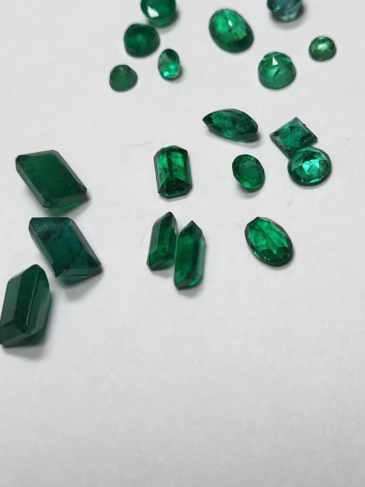19 Genuine EMERALDS 7.5 carats Total Weight Nice Mix of shapes and sizes CHEAP !