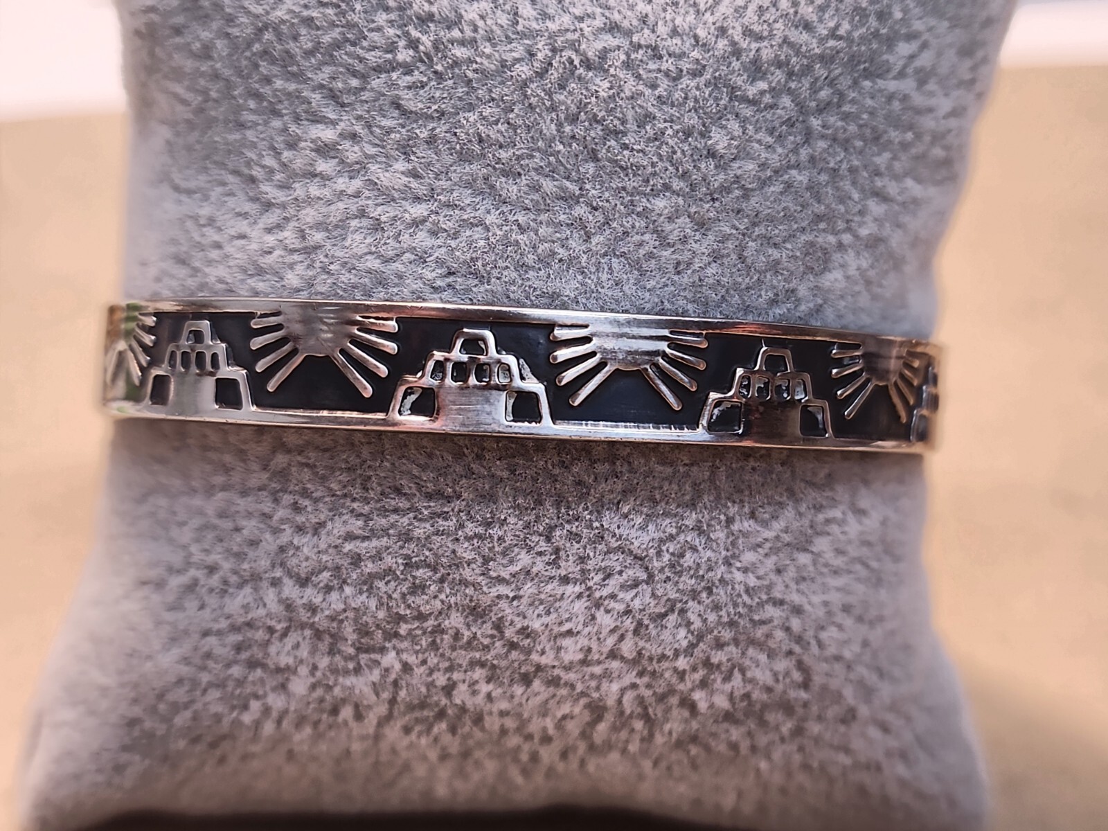Vintage TL-40 925 Mexico Storyteller South American/Native Design Cuff Bracelet