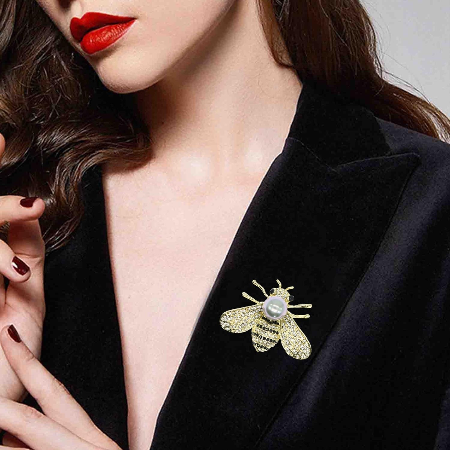 Charming Bee Pin Brooch – 14K Gold & Pearl Accents, Ideal for Everyday Elegance