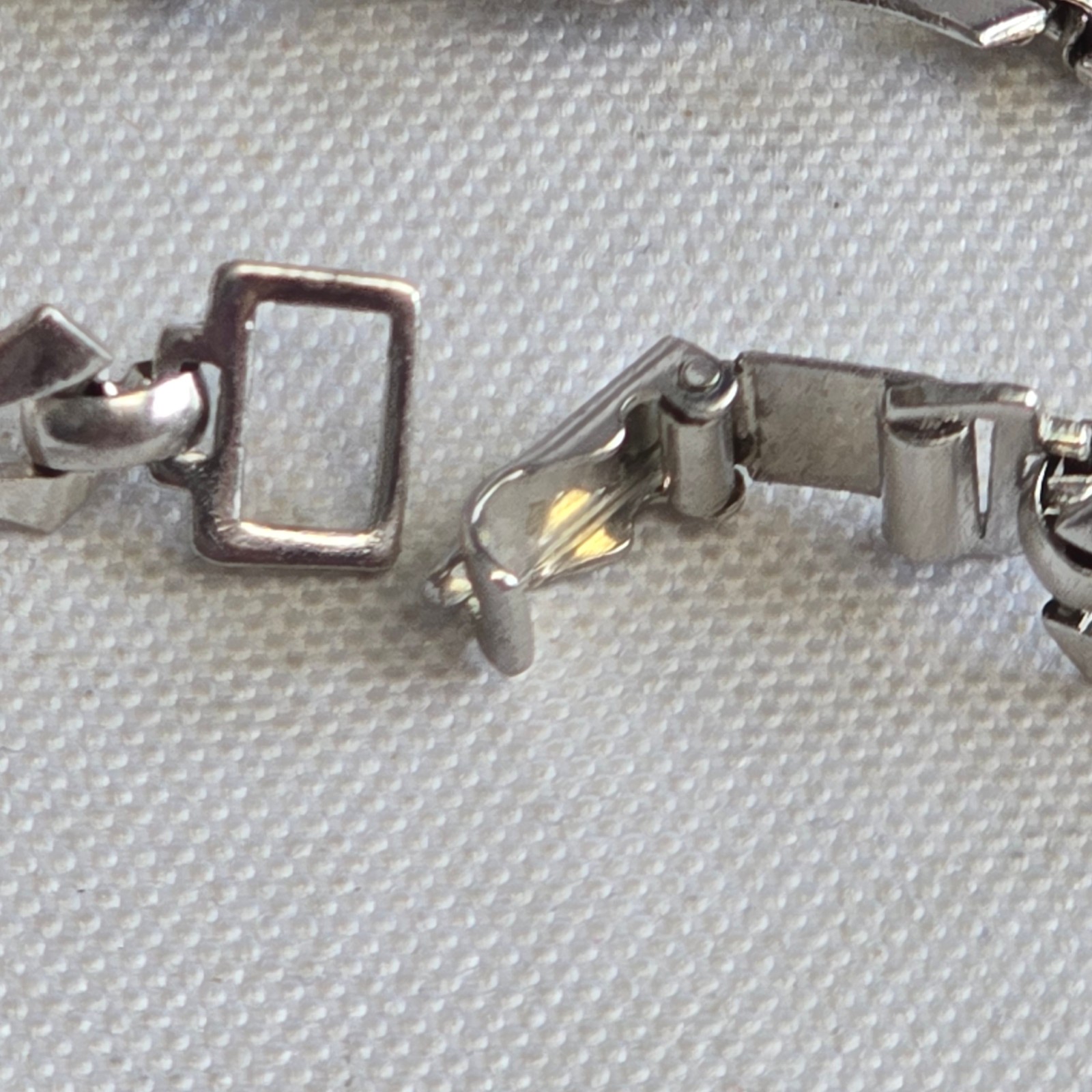 Sterling Silver Floral Necklace 14.53g Fine Jewelry 15″ Chain Flower Choker