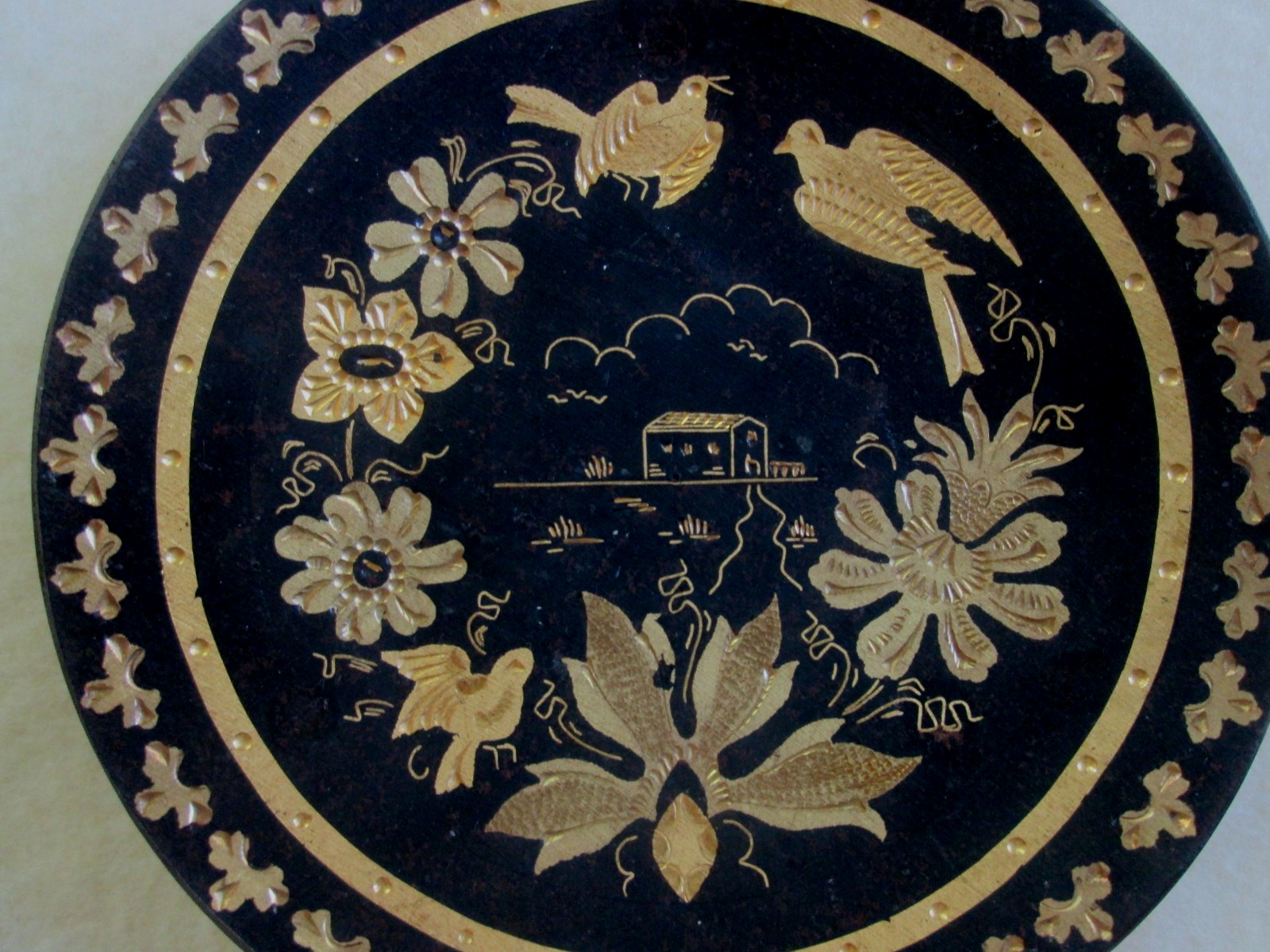 DAMASCENE GOLD BLACK ORNAMENTAL PENDANT ON 20″ Chain & 3-leg Trinket Dish