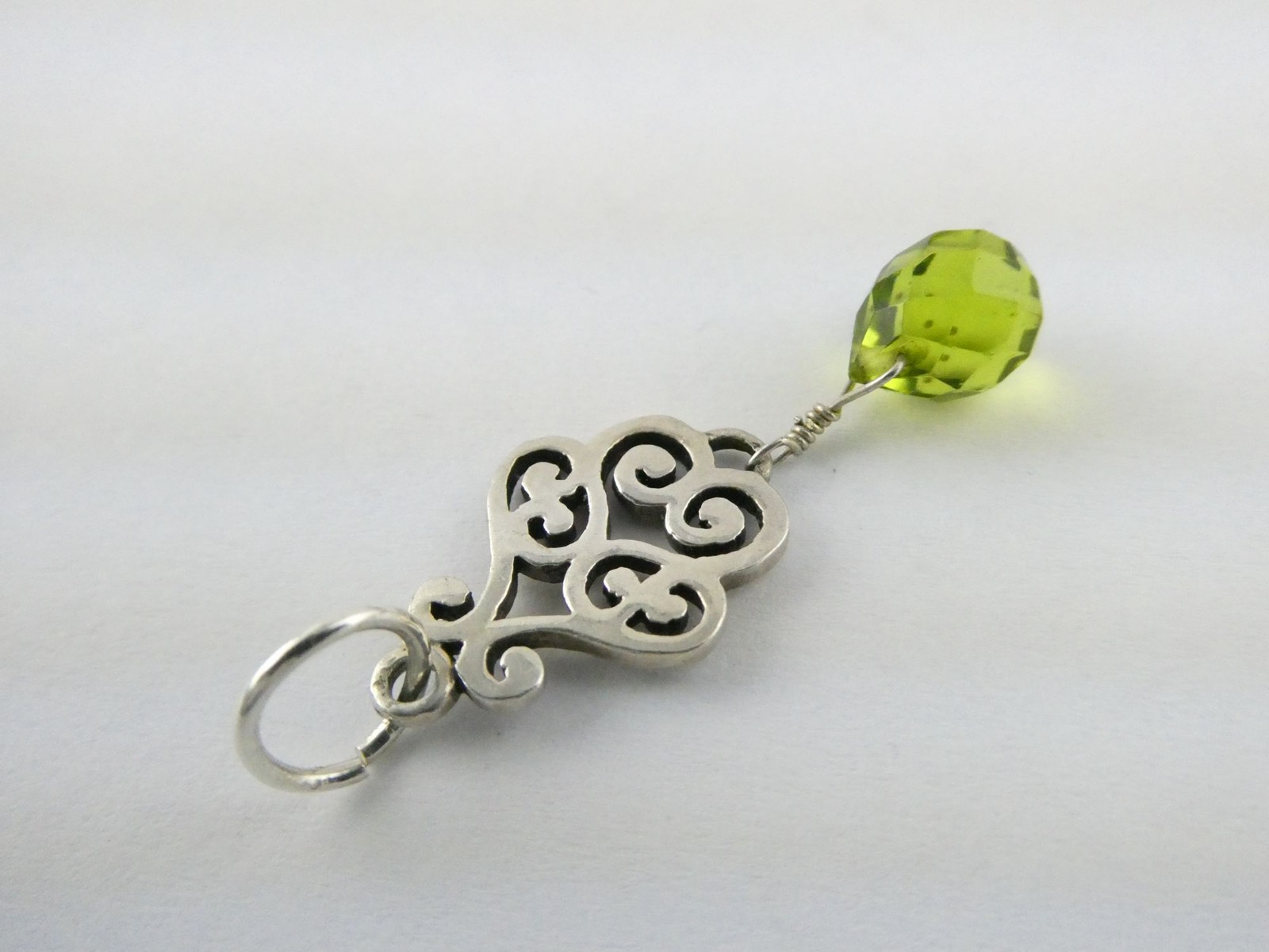 Sterling Silver Faceted Green Glass Briolette Bead Charm Pendant 2.8g 1.5 Inches