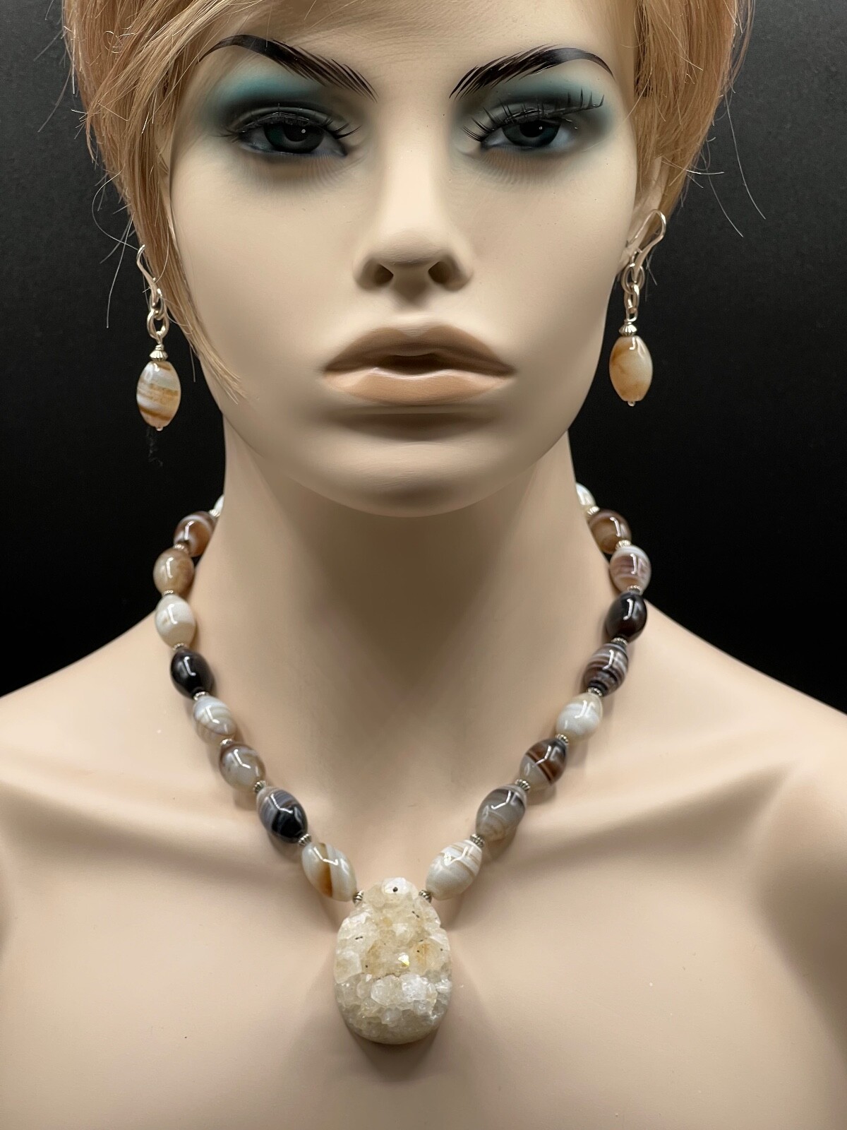 NATURAL DRUSY QUARTZ PENDANT WITH BOSTWANA AGATE BEAD NECKLACE EARRING SET
