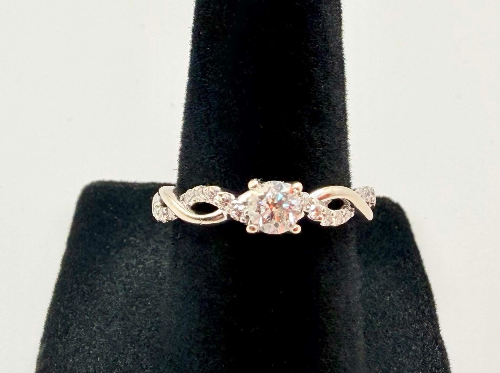 Dainty 14k White Gold Twist Band Ring Approx .25ct Main NATURAL Diamond Sz 8.25