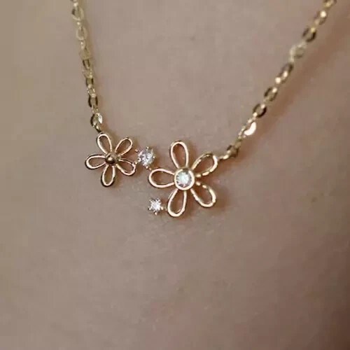 Women’s Flower Pendant In 14K Yellow Gold Plated 2Ct Round Cut Simulated Diamond