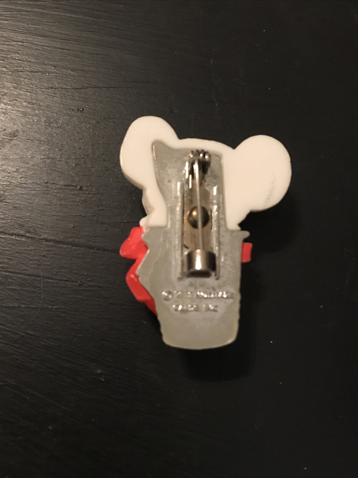 Hallmark Cards Mouse in Thimble Red Bow & Holly Christmas Pin Brooch VTG 1983