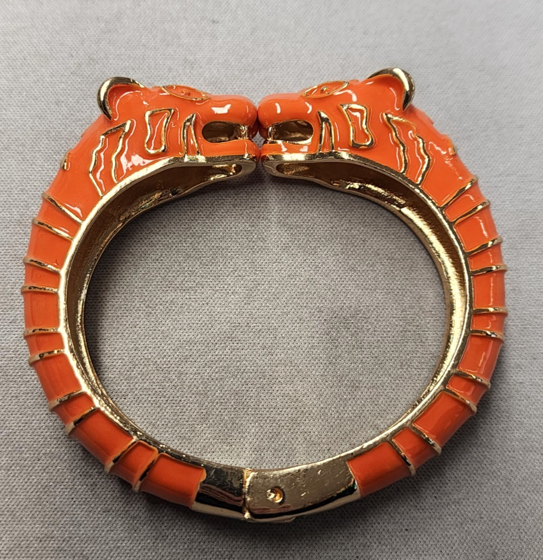 1968 Boutique Enameled Double Head Tiger Bangle Cuff Bracelet 2.4″