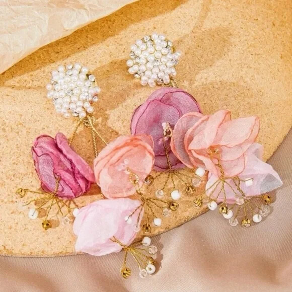 Anthropologie pearl flower earrings ✨✨✨ with beautiful gift packaging 🎁